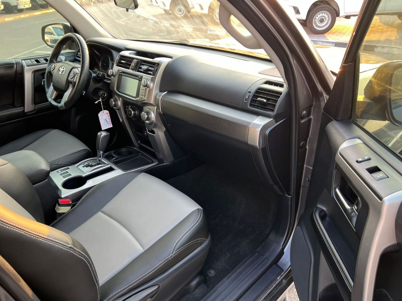 تويوتا Runner4 2015 Toyota 4Runner SR5 Premium - 4.0L V6 - Full Display Rear CAM  - Leather Seat - 72000 Mileage  -