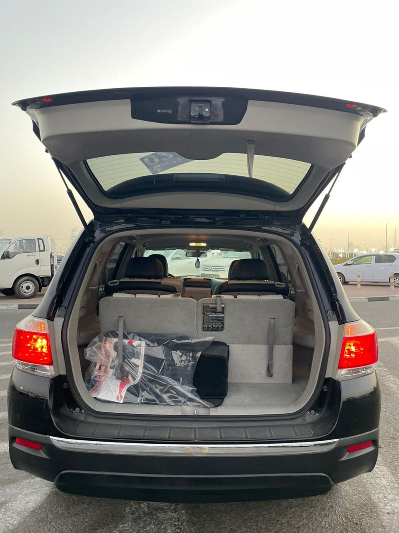 Toyota Highlander 2012 Toyota Highlander 4x4 - 3.5L V6 MidOption+ 7 Leather Seats Great Condition -