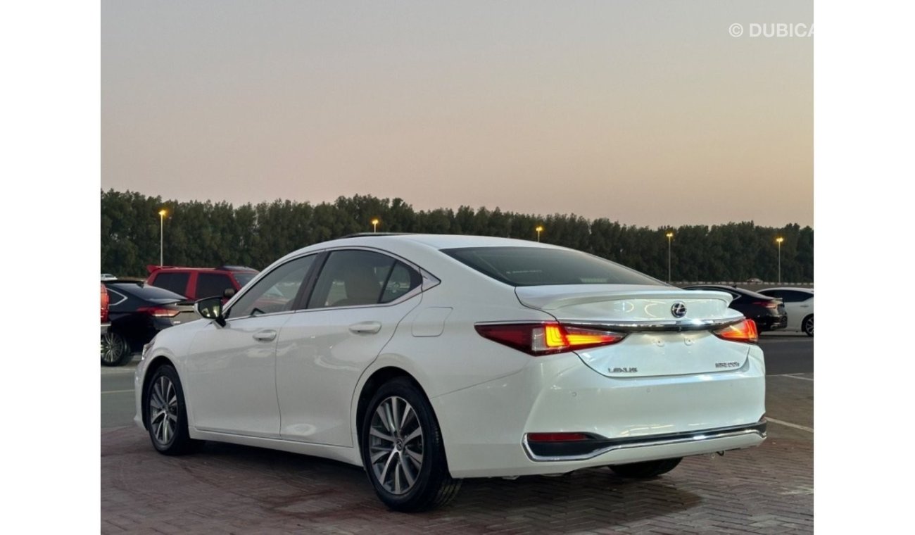 Lexus ES 300 Hybrid Lexus ES300h 2019 GCC very good condition