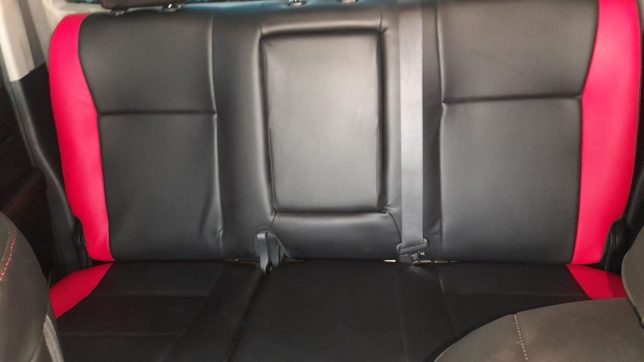 تويوتا هيلوكس Right-Hand drive 2.8 diesel Auto Full options