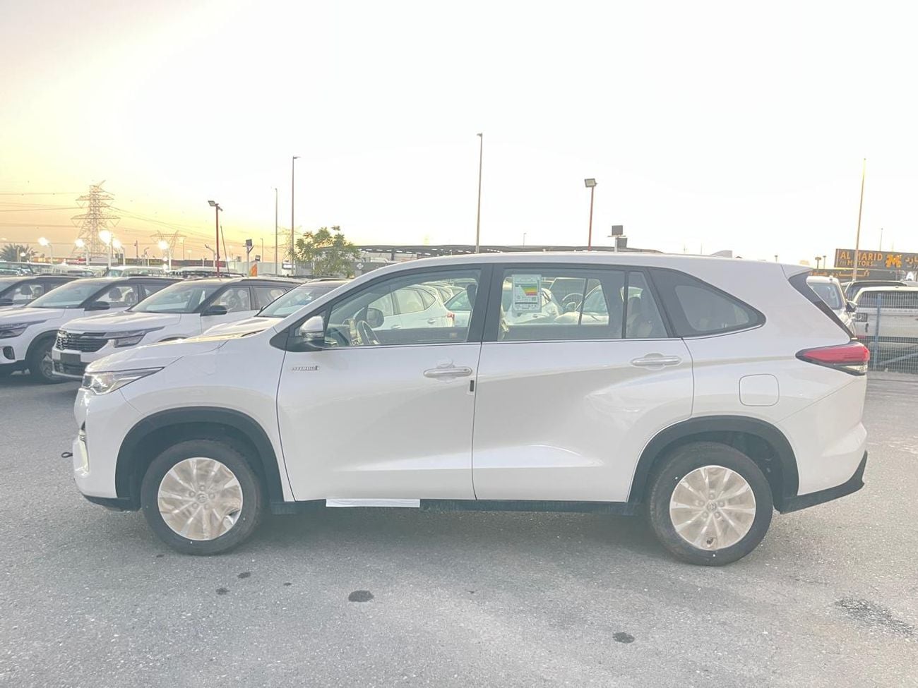 تويوتا إينوفا 2.0L HyCross 8S Hybrid