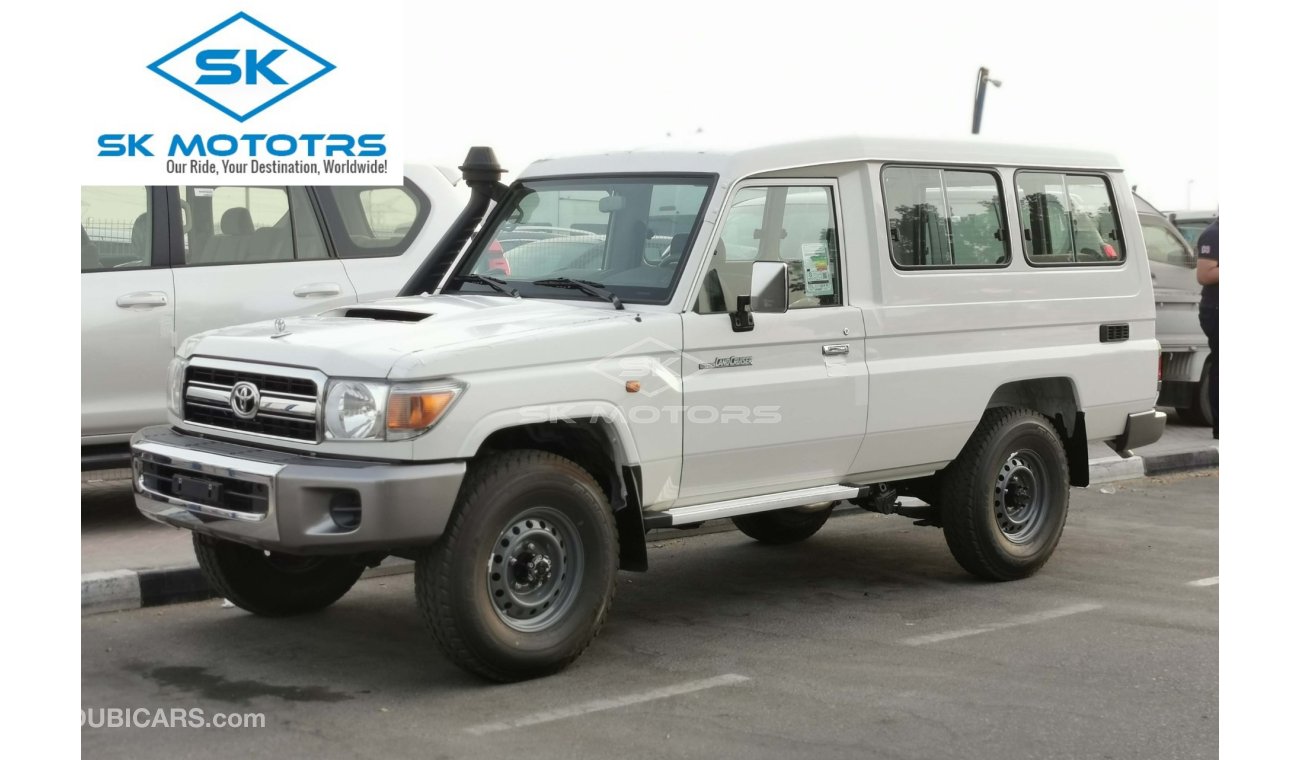 Toyota Land Cruiser 4.5L, Diesel, Xenon Headlights, Manual Front A/C, Manual Windows, Fabric Seats (CODE # LX7802)