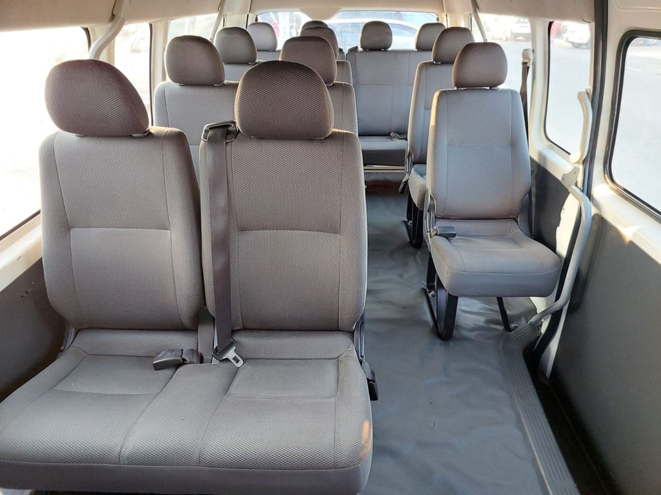 Toyota Hiace TOYOTA HIACE COMMUTER VAN RHD 2017 MODEL 3.0 L DIESEL AUTOMATIC(PM31641)