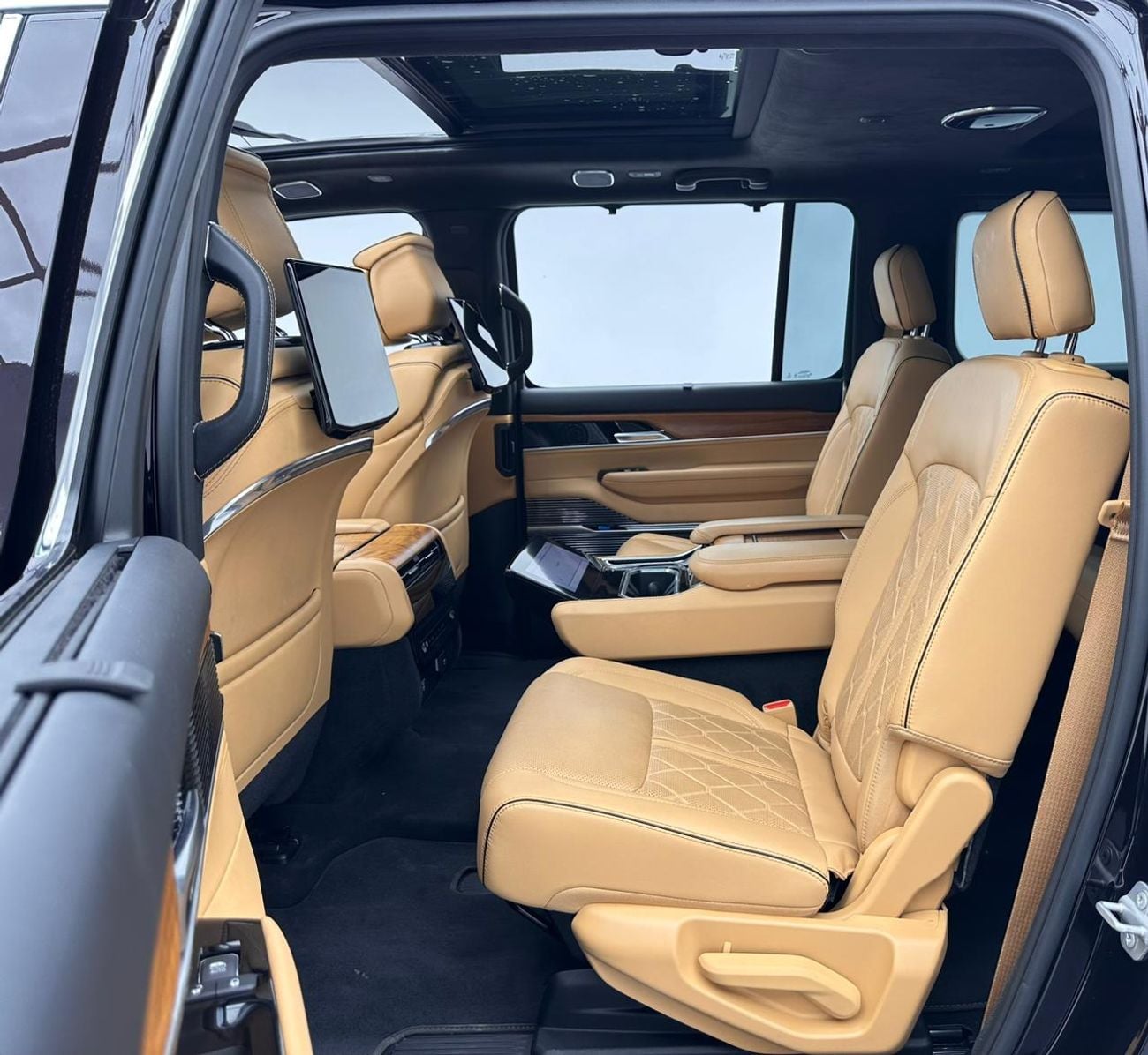 جيب واجونير 2023 Jeep Grand Wagoneer Series 3, 07/2028 Jeep Warranty, Jeep Full Service History, GCC