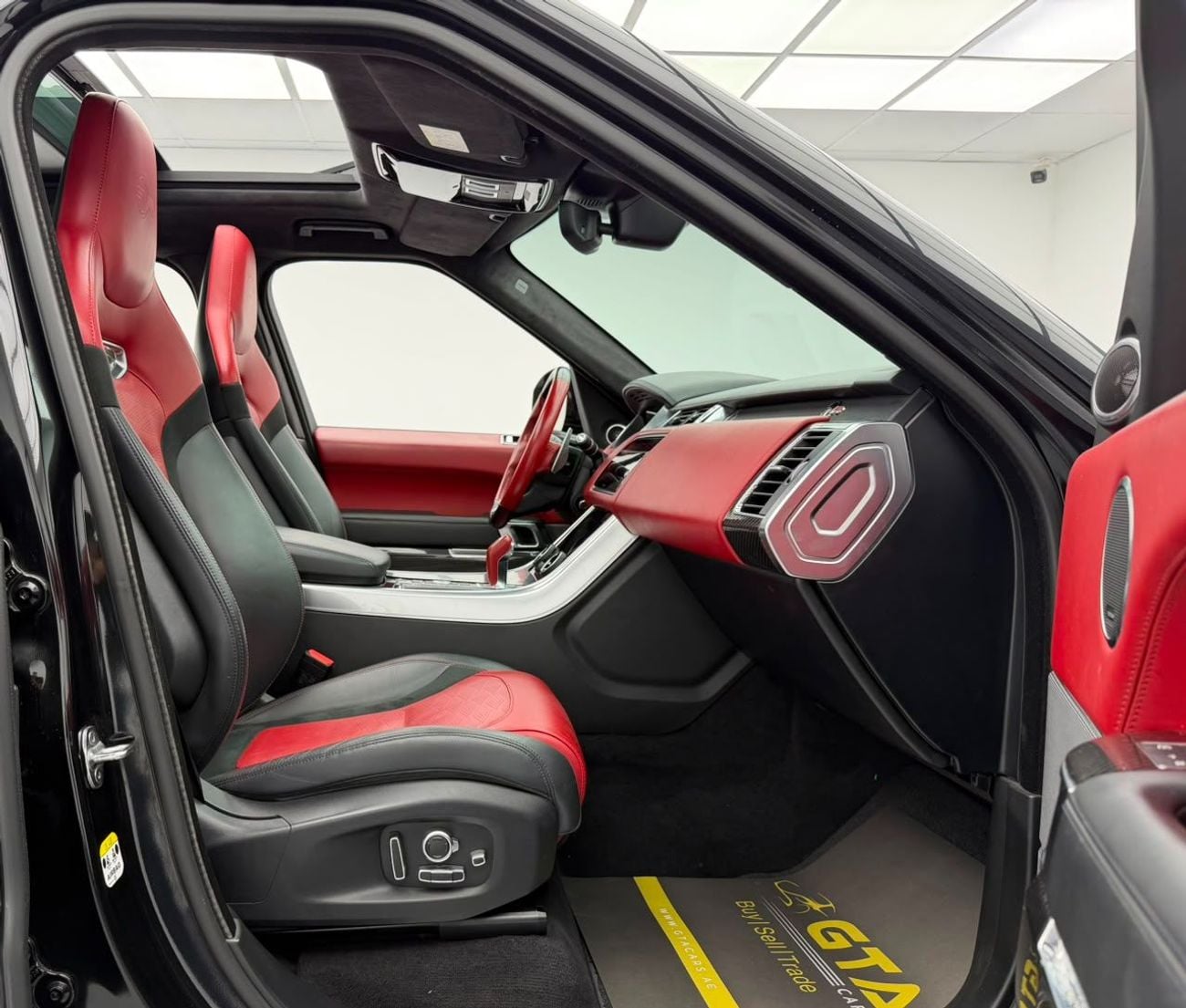 Land Rover Range Rover Sport SVR