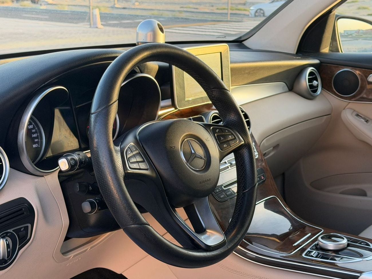 مرسيدس بنز GLC 300 4MATIC 2.0L