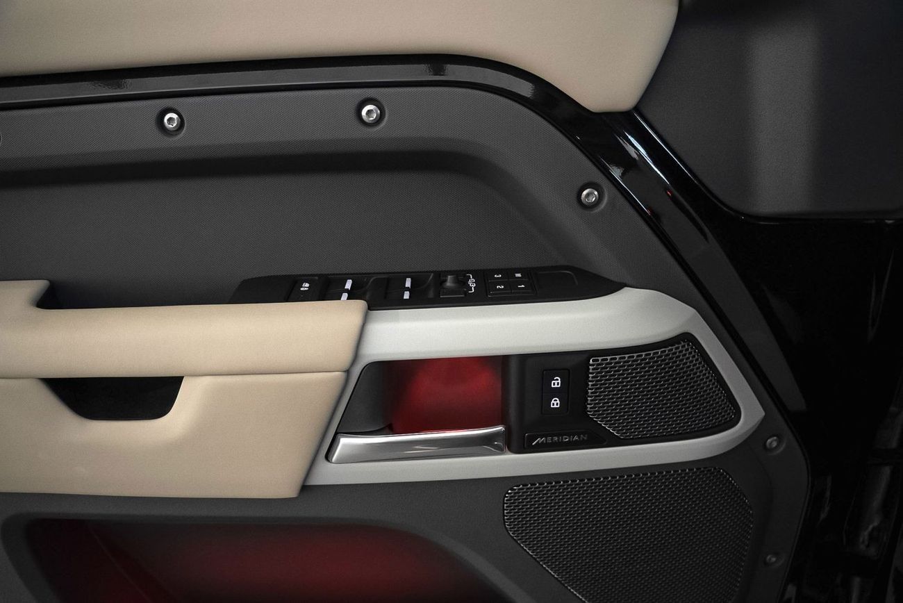 Land Rover Defender 110 SE P300 2.0L