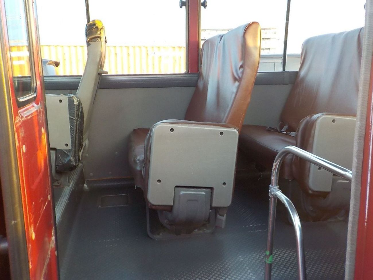 Nissan Caravan 4.2L V6 DIESEL /  2003/29SEAT/BHW41