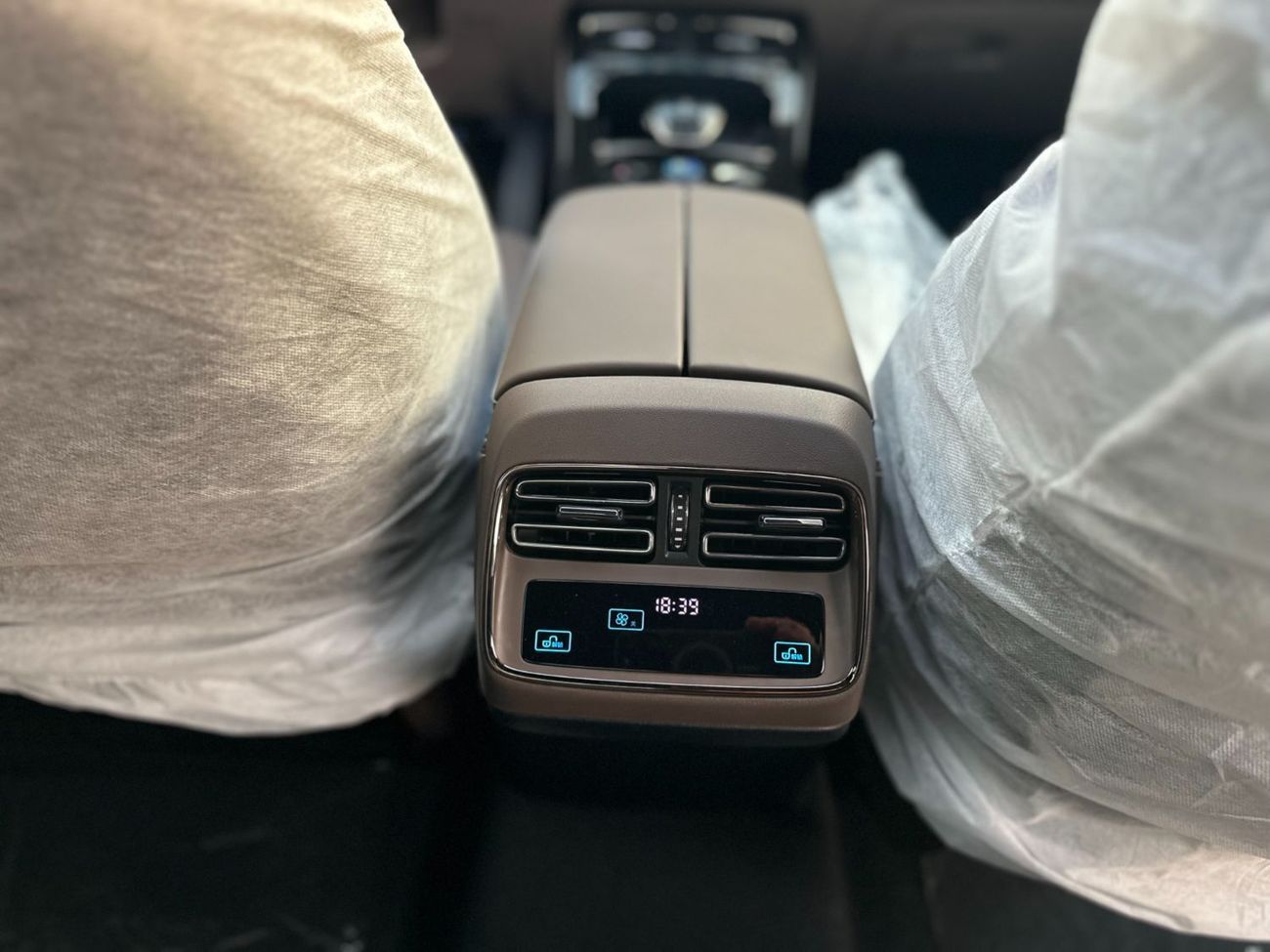 BYD HAN BYD HAN  -EV Range 605 KM