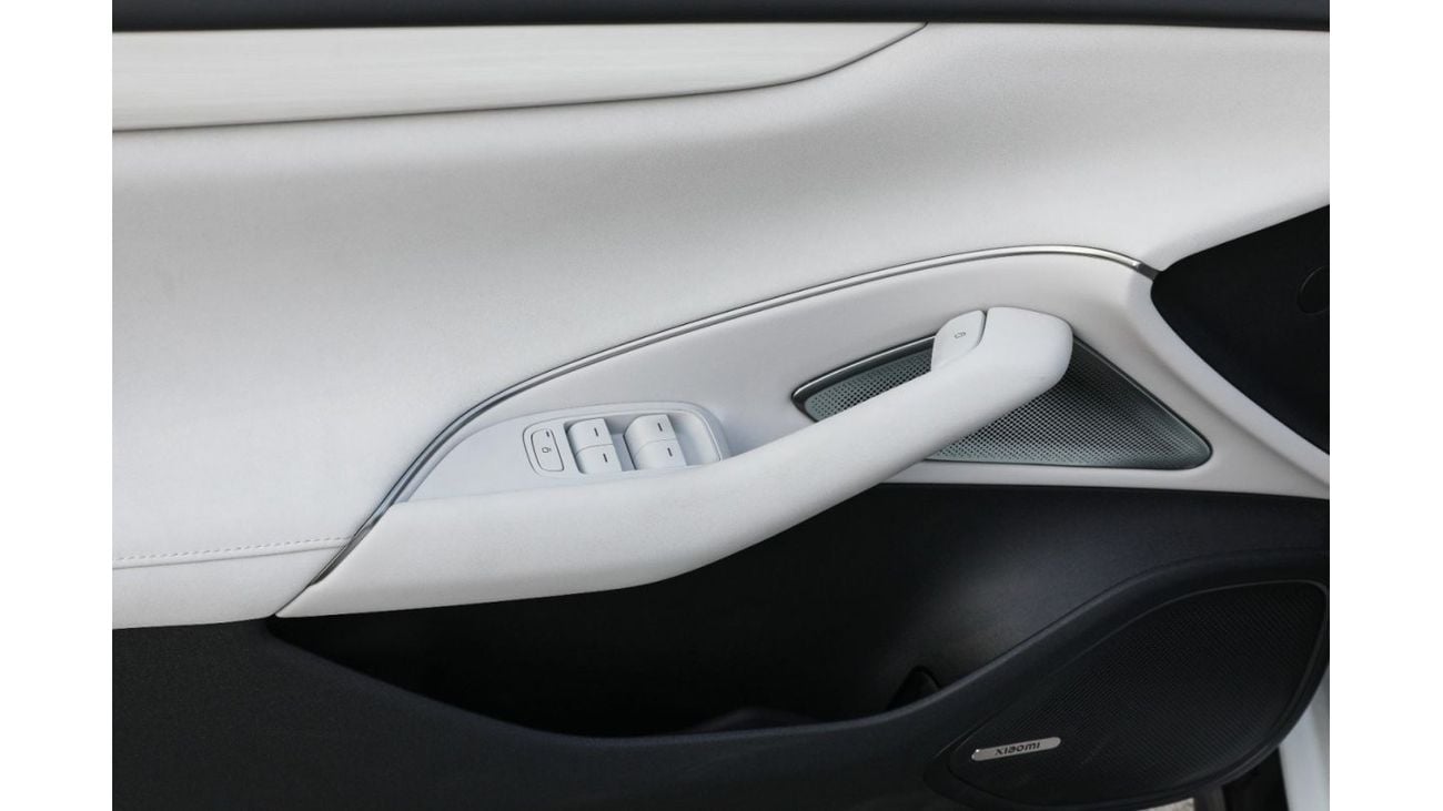 شاومى SU7 2024 XIAOMI SU7 MAX - أبيض داخل رمادي | سعر التصدير