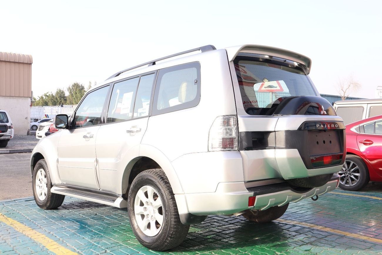 Mitsubishi Pajero GLS M/L DIAMOND GLS Mid 3.5L (189 HP) (7 Seater)