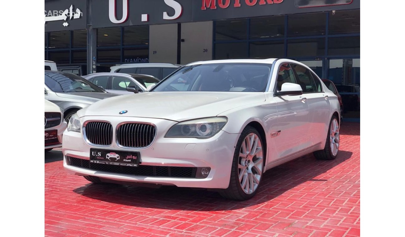 بي أم دبليو 750 LI LUXURY GCC SPECS