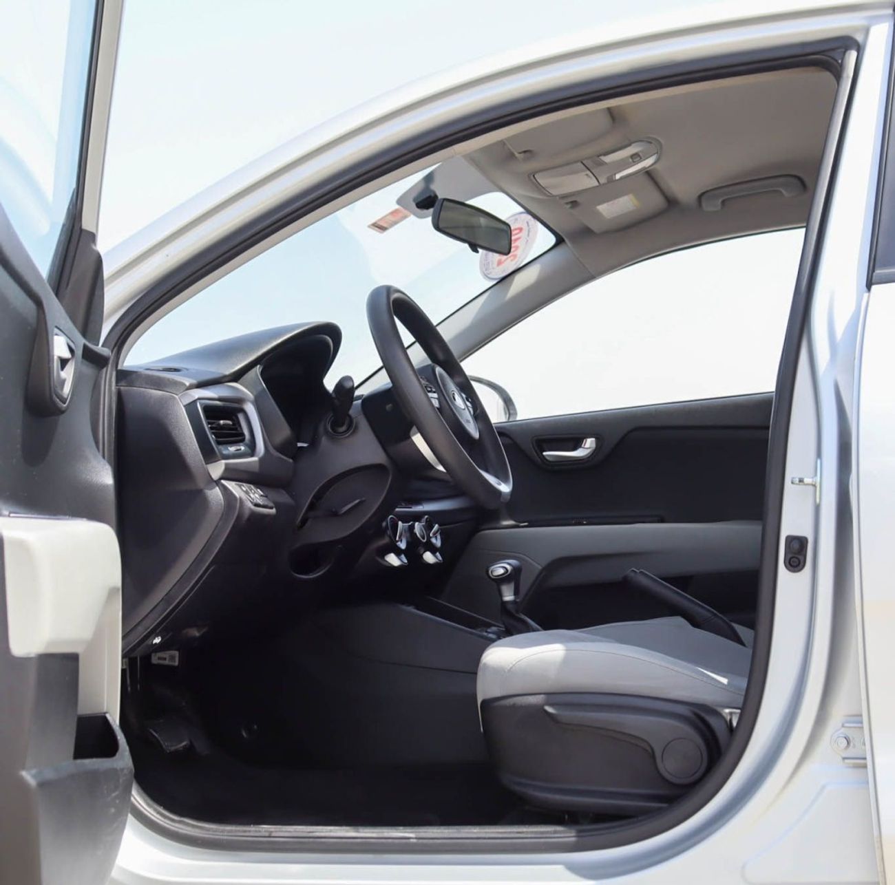 Kia Rio EX 1.4L (107 HP) Hatchback Kia Rio 1.4L 2019 GCC accident free in excellent condition 528 P.M