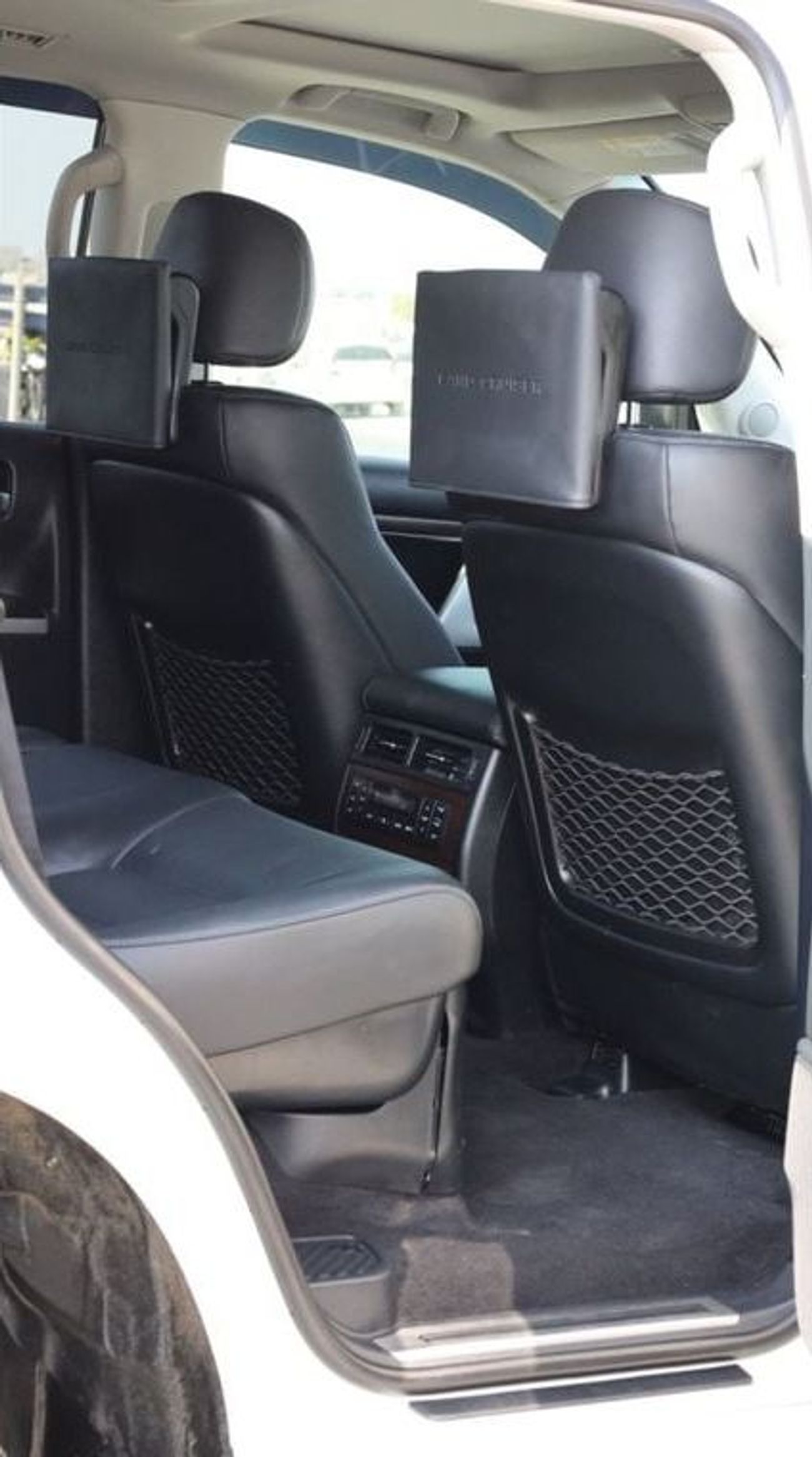 تويوتا لاند كروزر Sahara 2020 RHD Diesel V8 Full Option Top Of The Range