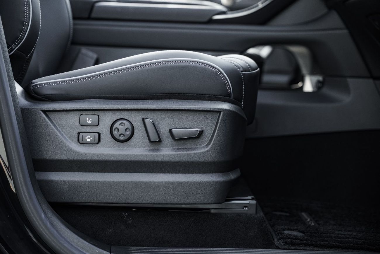 Infiniti QX80 Autograph Captain Chairs 3.5L