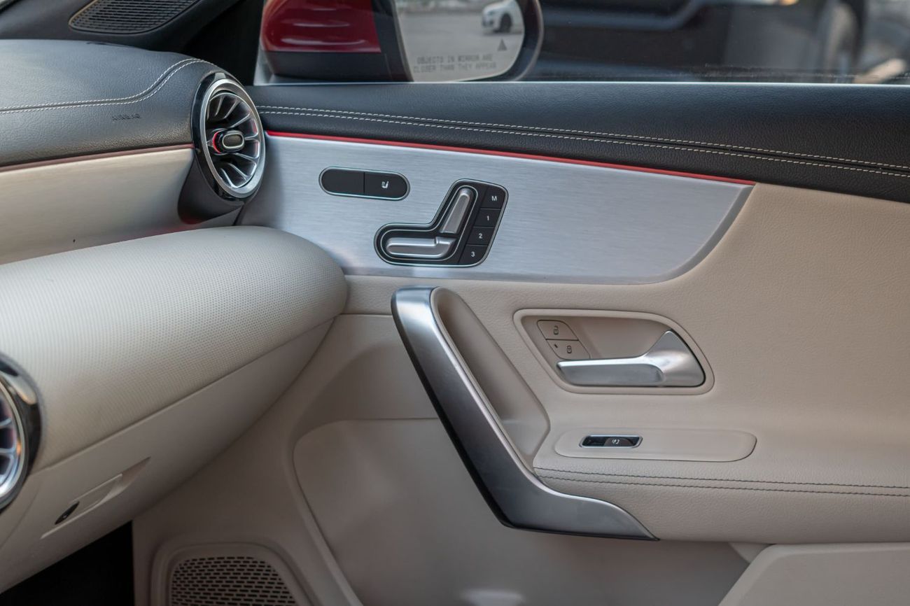 Mercedes-Benz CLA 250 Std 2.0L (221 HP)