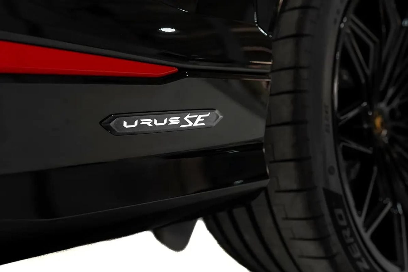 Lamborghini Urus SE 4.0T V8 Hybrid SE HYBRID | STYLE PACKAGE | REAR DIFFUSER AERO LIP | FULL OPTIONS | JAPANESE SPE
