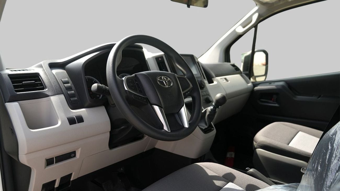 تويوتا هاياس GL 2.8L, 4-Cylinder, 16-Valve DOHC . 13 Seater . 3 Door . 6 Speed