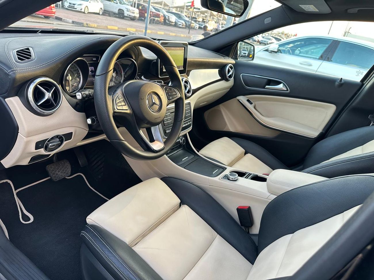 مرسيدس بنز GLA 250 Std 2.0L (208 HP)