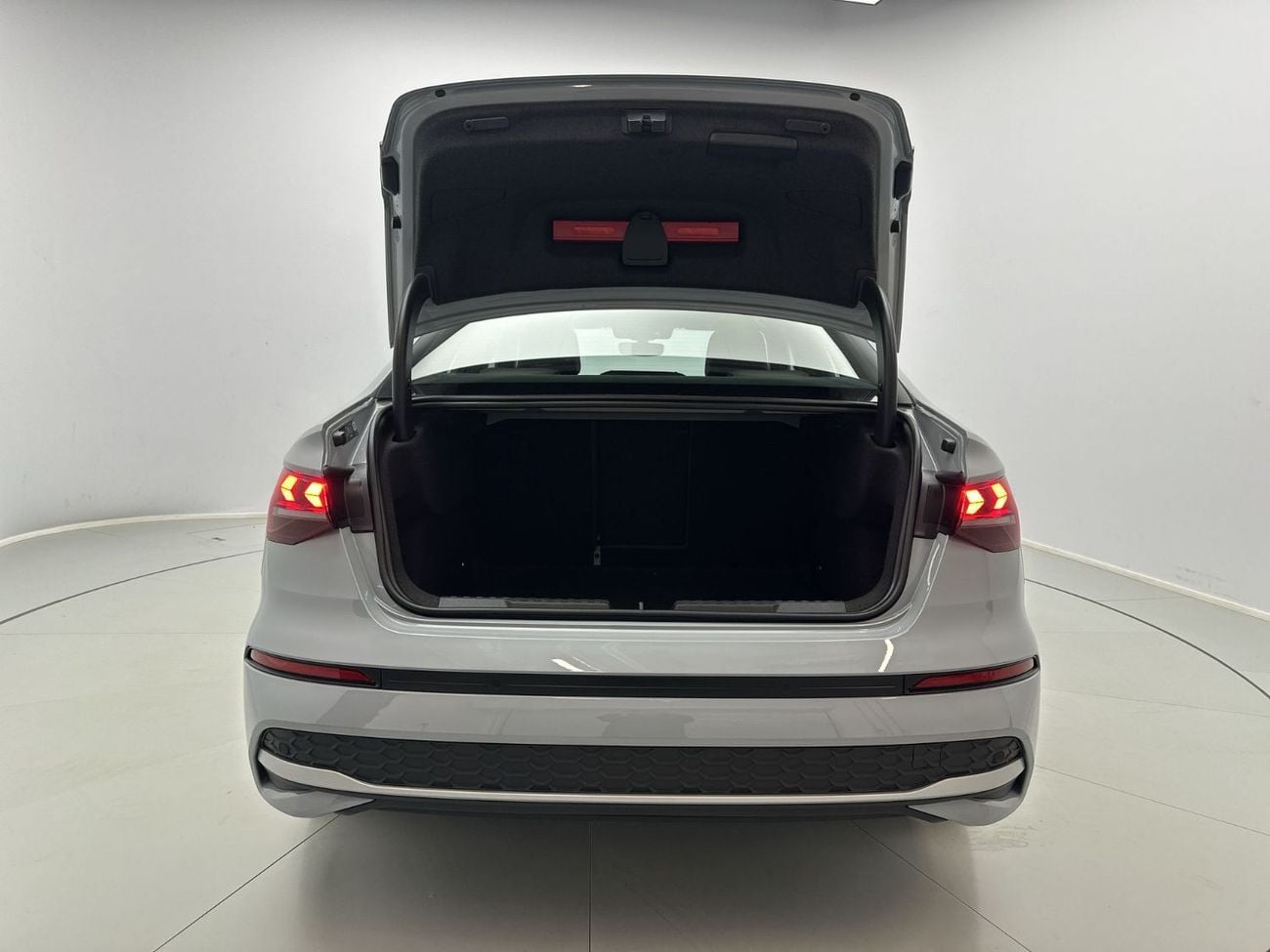 أودي A3 Sedan Advanced 35 TFSI 150hp Progress (Ref# 02212)