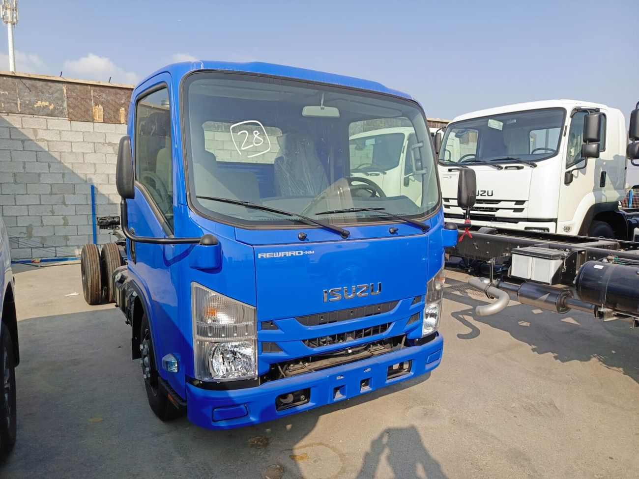 Isuzu NMR Isuzu NMR Chassis 71H 4.6L, 4x2