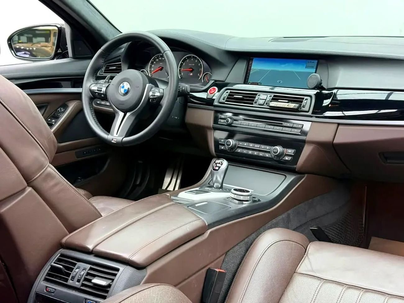 بي أم دبليو M5 ستاندارد Stage 2 Tuned, Carbon Fiber Exterior, Fully Loaded, Excellent Condition, GCC