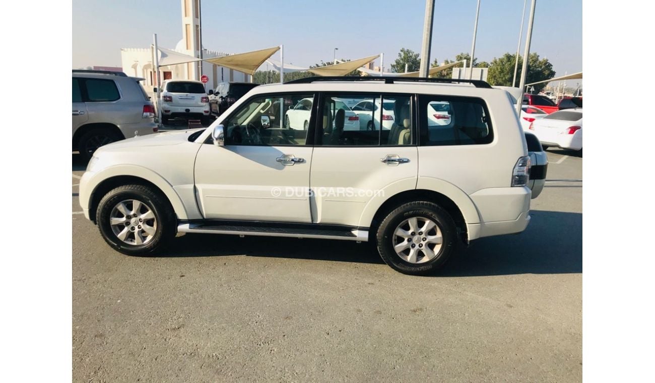 ميتسوبيشي باجيرو سياره نظيفه جدا بحالة الوكاله