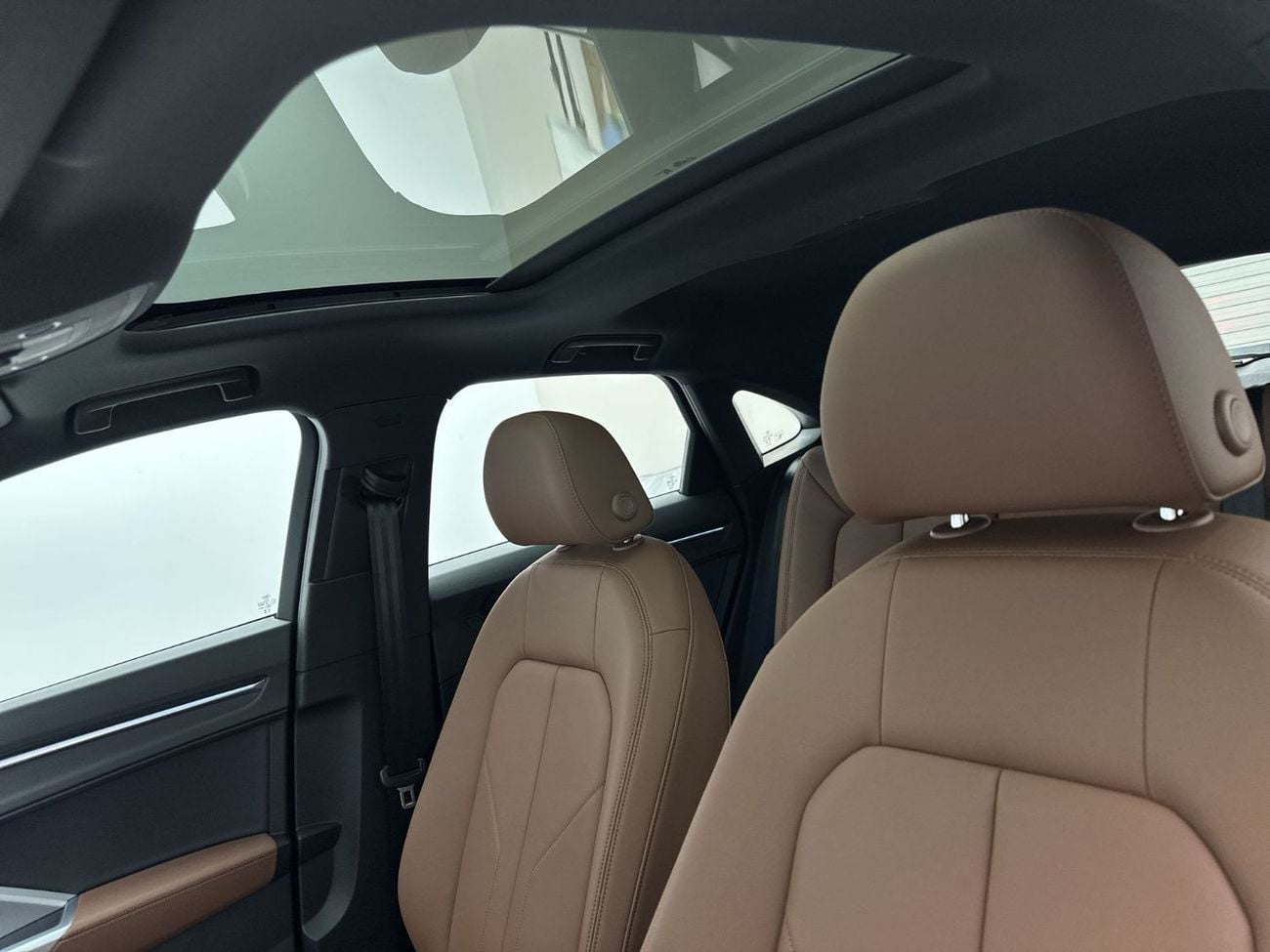 أودي Q3  Q3 Sportback 40 TFSI quat 180hp S line (Ref# 02130)
