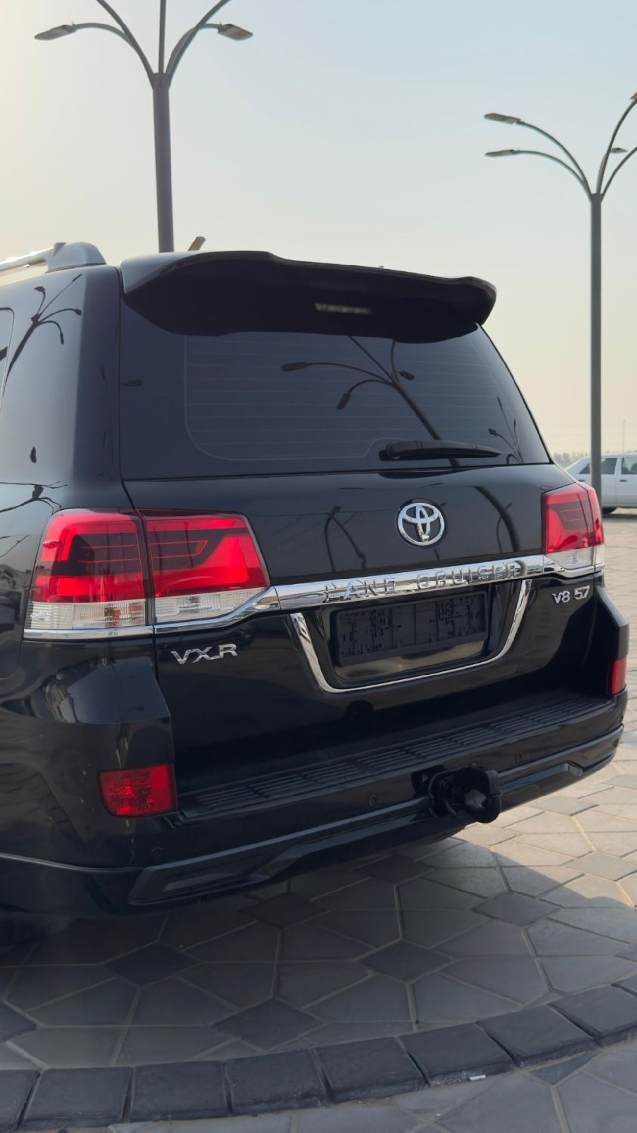 تويوتا لاند كروزر VXR+ 5.7L