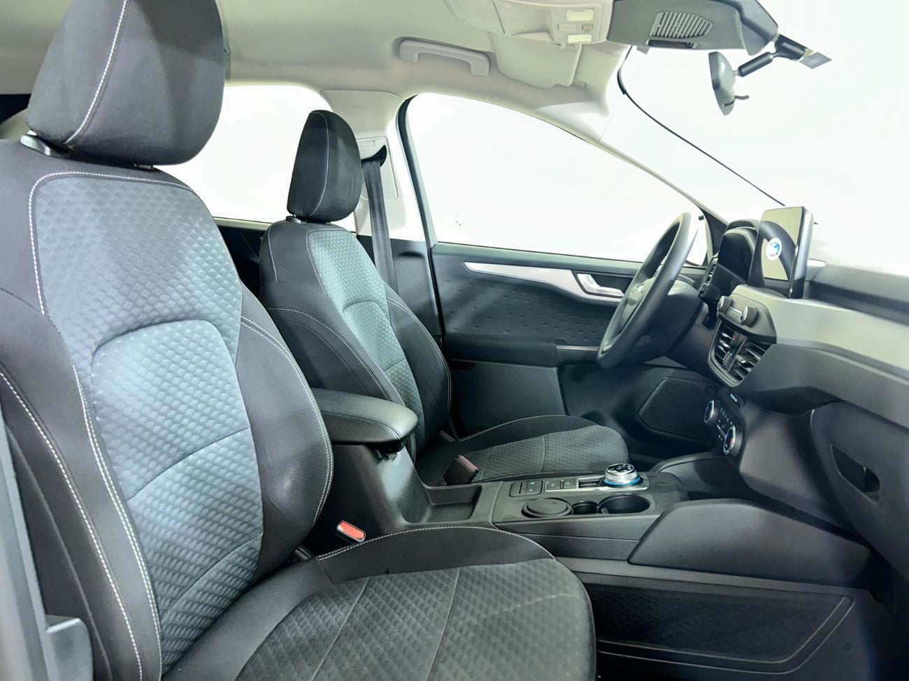 Ford Escape 1.5T Ambiente E1021 / FREE Insurance + Registration / AL TAYER MOTORS / AL QOUZ SHOWROOM