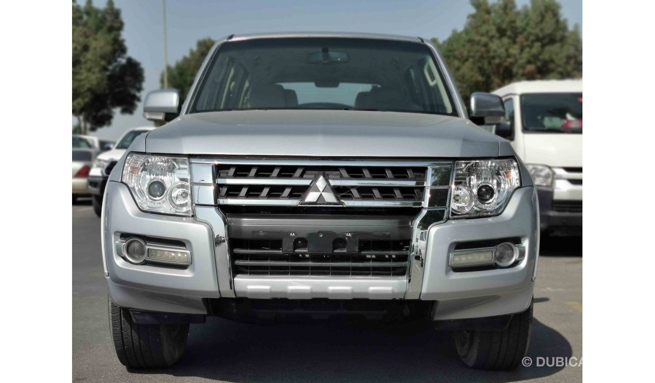 Mitsubishi Pajero 3.5L V6 Petrol, 17" Rims, Dual Airbags, Fabric Seats, Xenon Headlights, Power Locks (CODE # 2082)