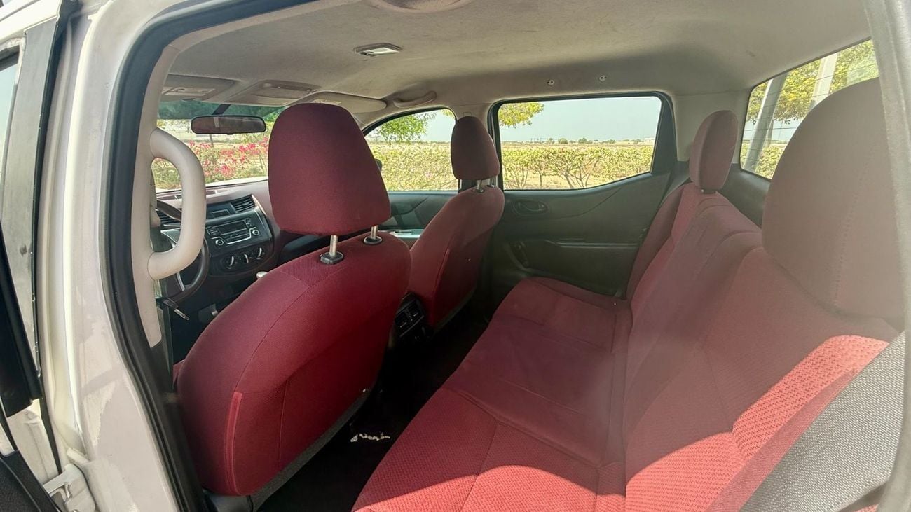 نيسان نافارا Std 2.5L RWD A/T