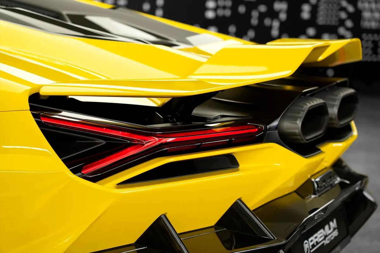 لامبورغيني ريفويلتو 6.5L V12 Hybrid