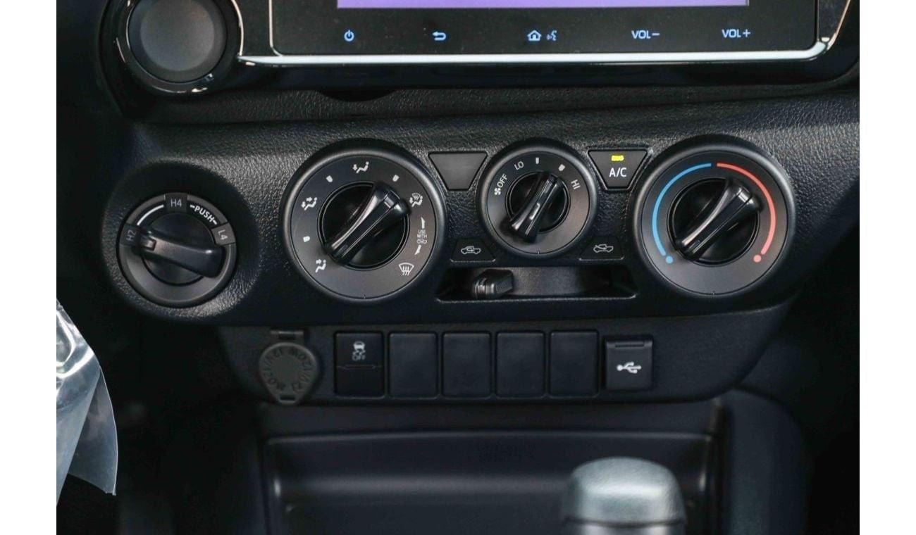 Toyota Hilux 2025 TOYOTA HILUX LOW 2.7 - PLATINUM WHITE PEARL inside BLACK | Export Only