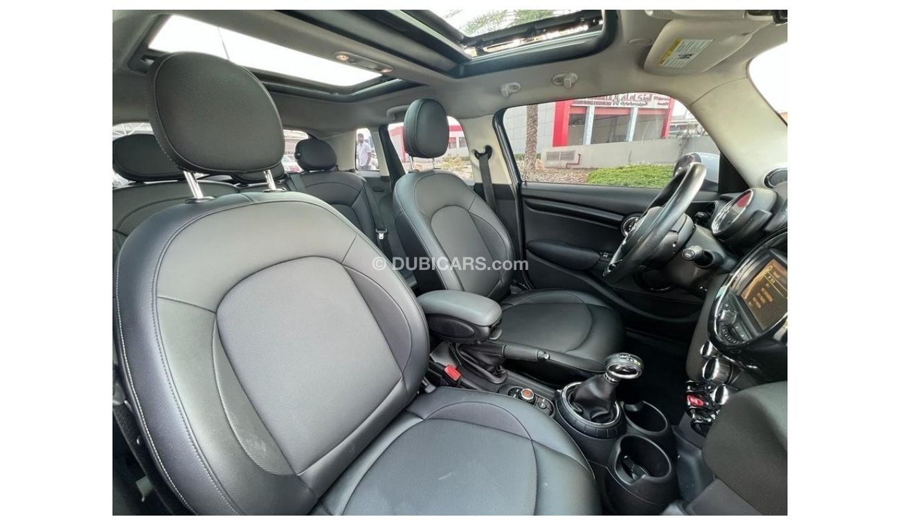 Mini Cooper Std MINI COOPER 2017 FULL OPTION LOW MILEAGE IN PERFECT CONDITION