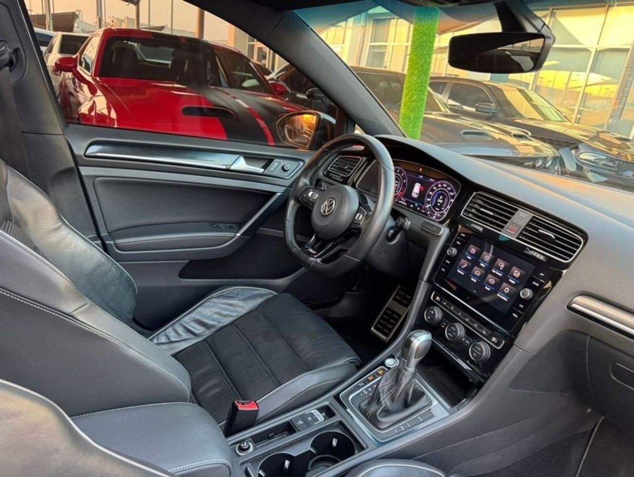 فولكس واجن جولف R 2.0L (280 HP)