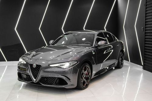 ألفا روميو جوليا Quadrifoglio, Carbon Trim, Harman/Kardon Audio, Sport Package, GCC Specs!!