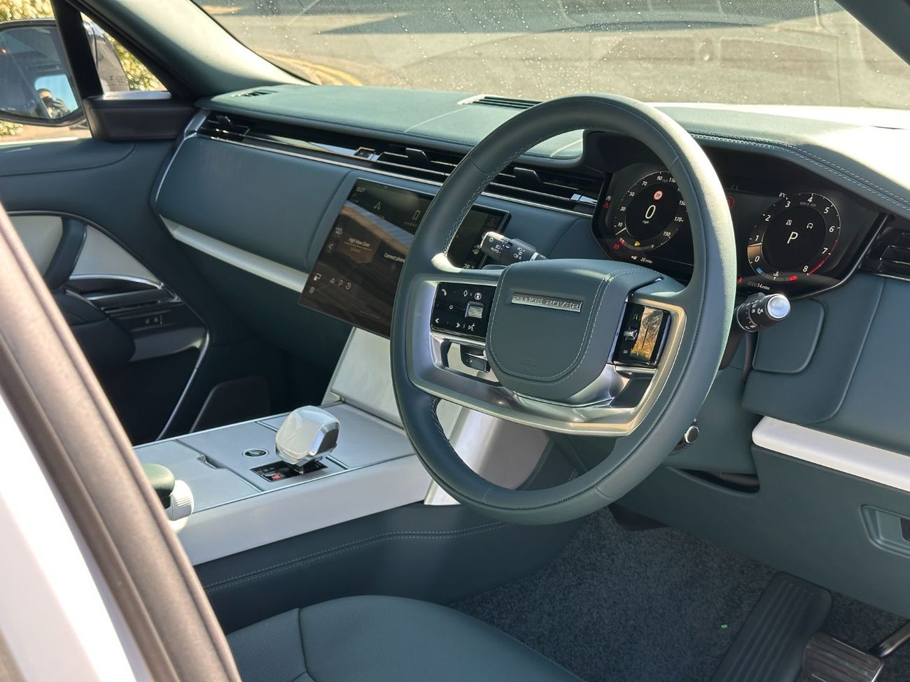 لاند روفر رينج روفر SV 4.4L P615 V8 Right Hand Drive