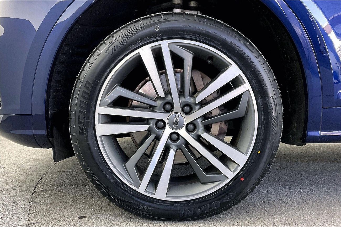 Infiniti Q50 Premium / Luxe | Guaranteed Warranty | 0 Down Payment