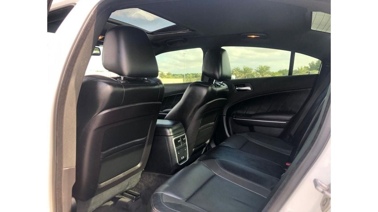 Dodge Charger SE Top charger ،2016 GCC V6 ،Full Options, sunroof, Low mileage