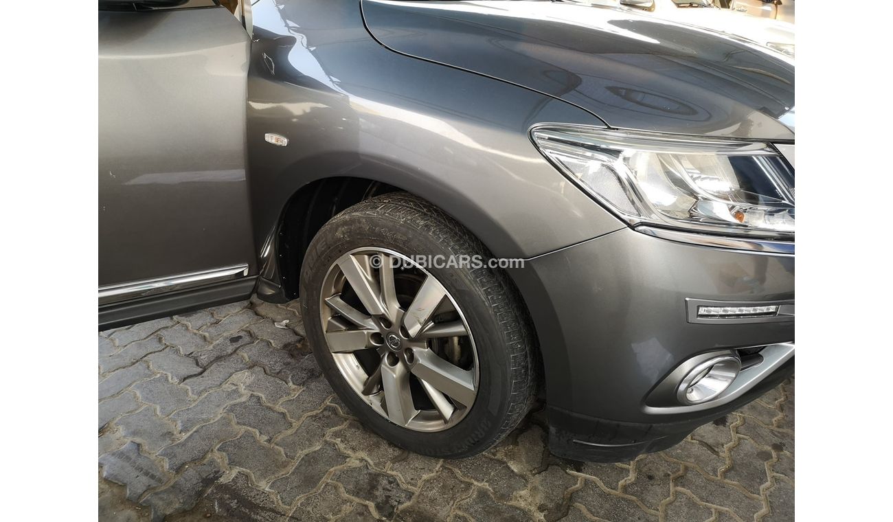 Nissan Pathfinder Pathfinder 3.5 SV 4WD AT + Navigation, SV 6 Cylinders 3.5L CVT transmission  Top of the range. Full