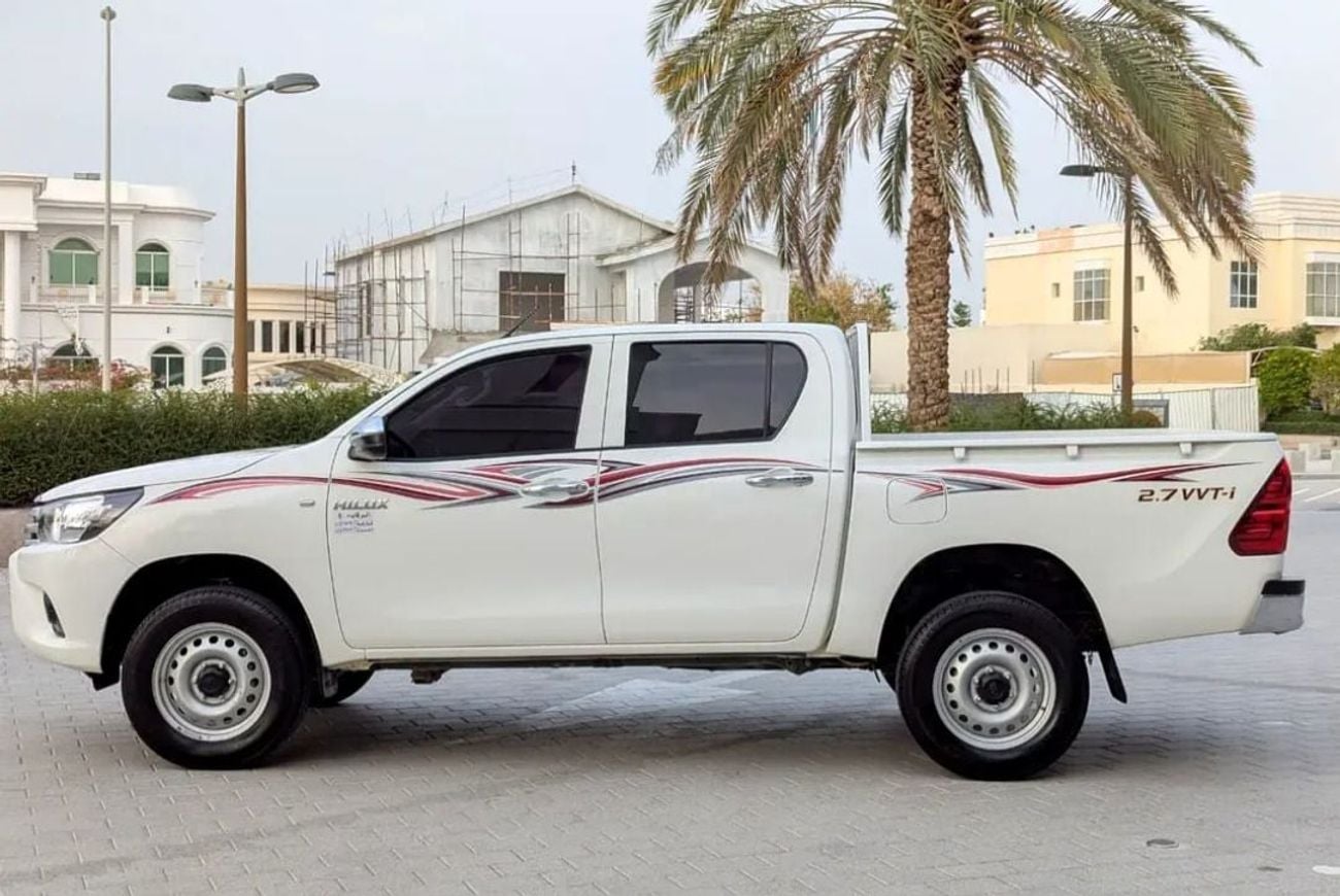 Toyota Hilux GL Toyota Hilux 2022MODEL 2.7 petrol 4 cylinder 4x4 Double cab Colour white interior Red Transmissio