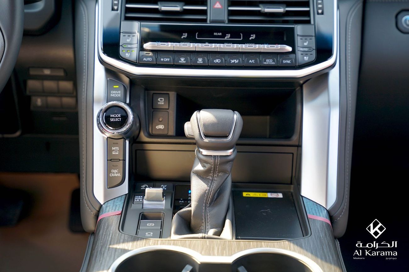 تويوتا لاند كروزر 3.3L | VXR | Full Option | Rear TV Screen | Diesel