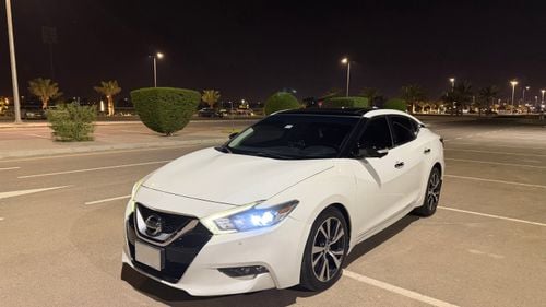 Nissan Maxima platinum . 3.5L . 6cyl . sedan . FWD . 5 seats . 4 doors