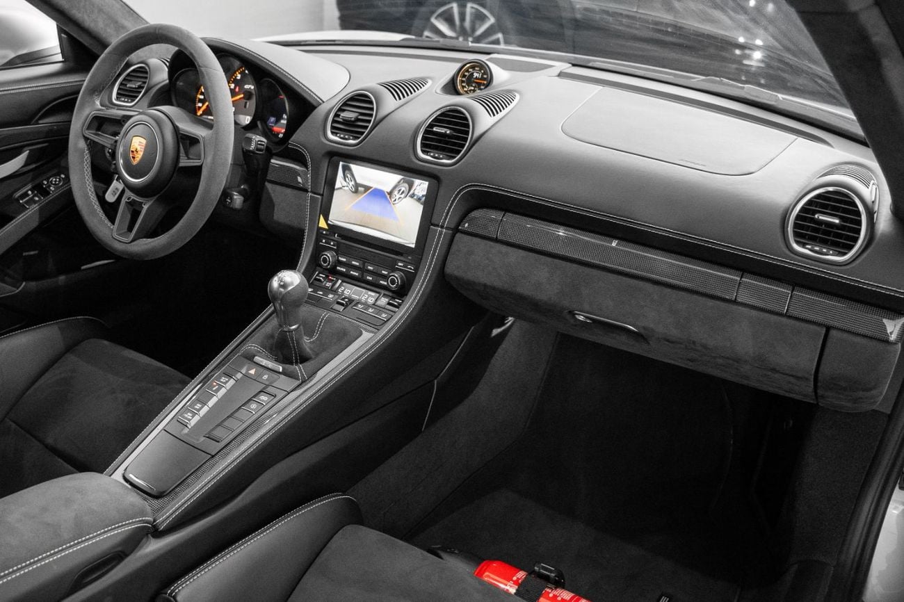 Porsche 718 Cayman GT4 4.0L (414 HP) M/T