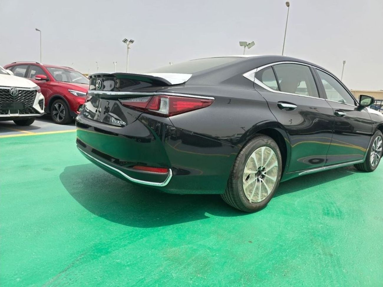 Lexus ES300h 2.5L HYBRID 2025 GCC