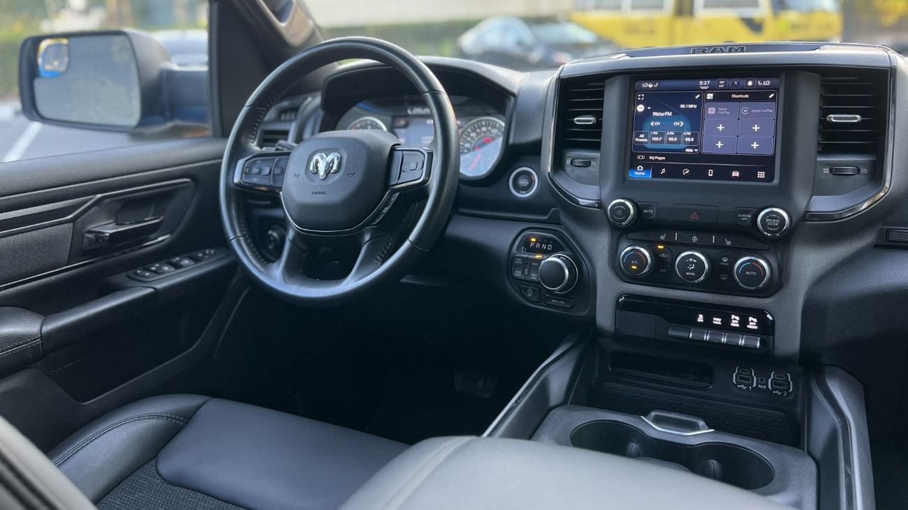 RAM 1500 Big Horn 2023 Crew Cab 4x4  32500Km American