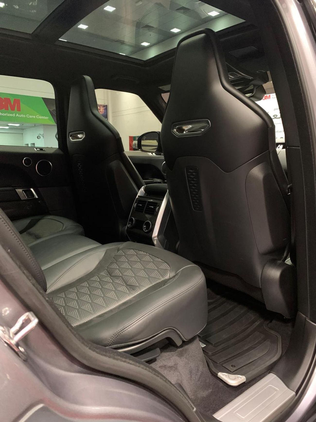 Land Rover Range Rover Sport SVR 5.0L (550 HP)