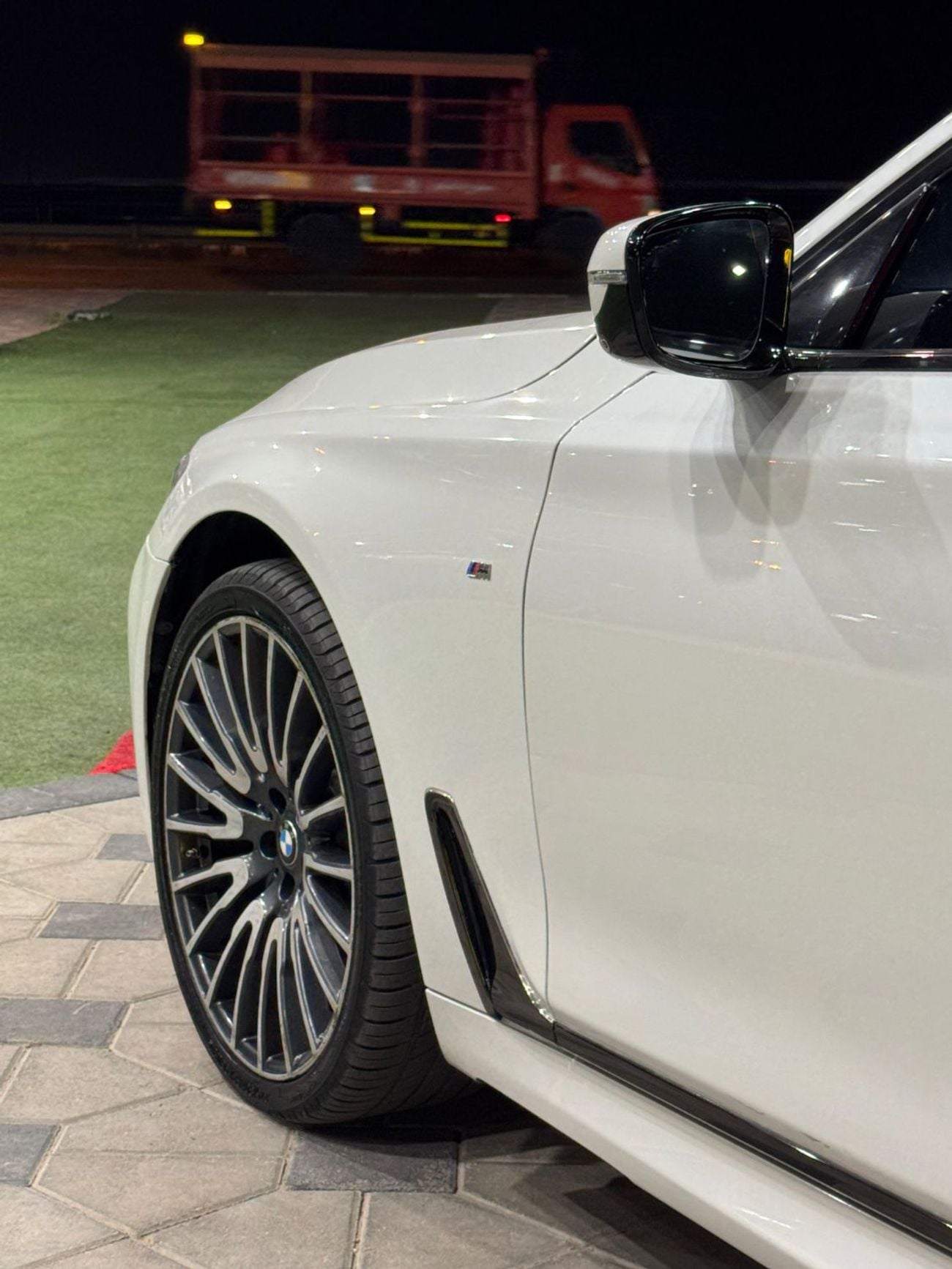 بي أم دبليو 750Li PURE EXCELLENCE