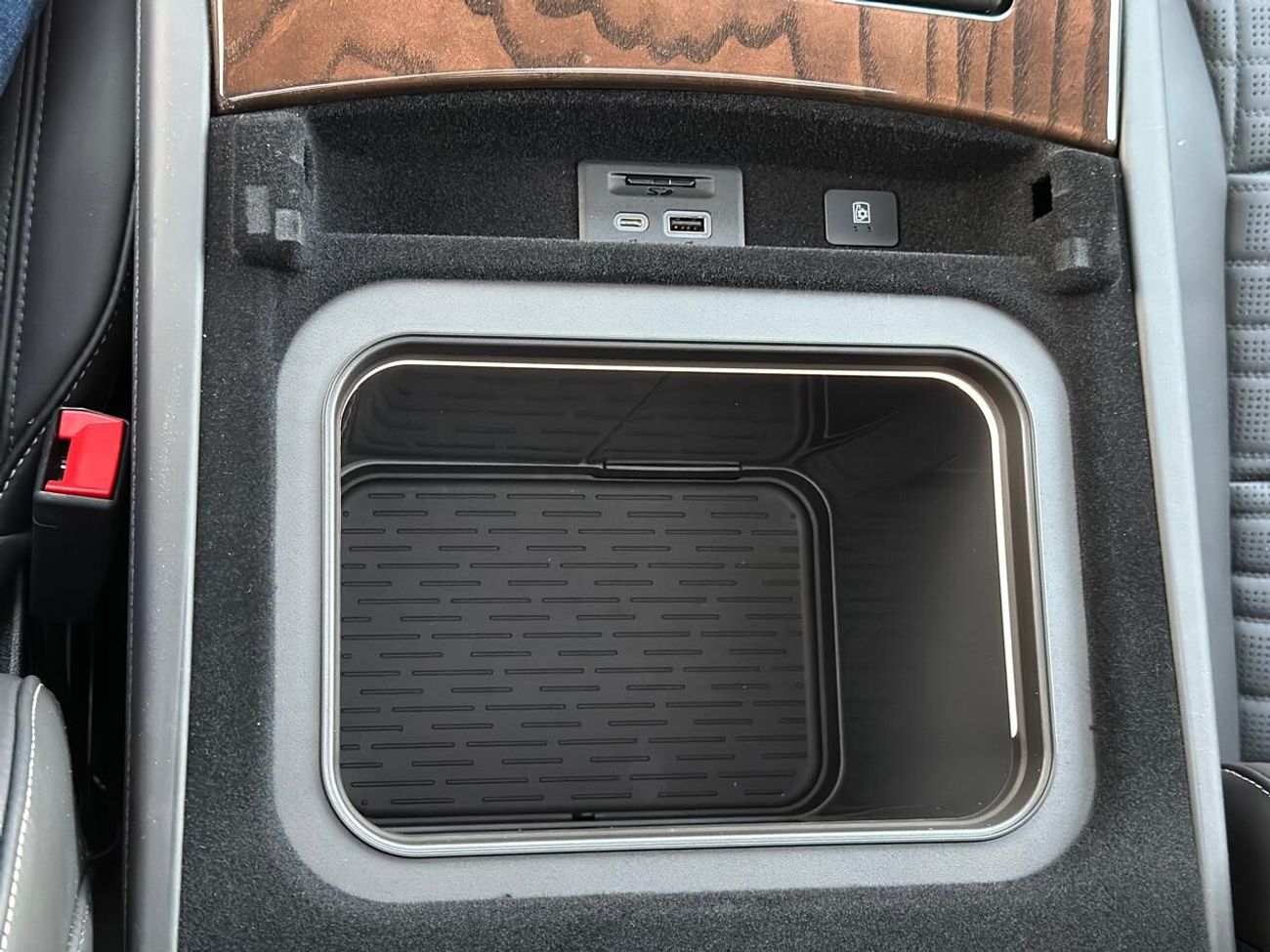 Cadillac Escalade ESV Sport Platinum VIP Seat, 4WD 6.2L, 2023, 0Km, (PRE-ORDER)